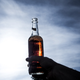 Imagen para el artículo titulado Por qué la cerveza se sigue vendiendo en botellas de cristal en lugar de plástico